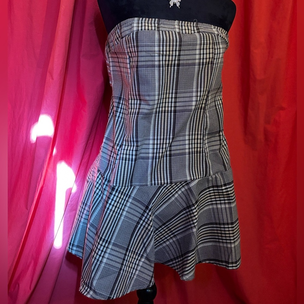 BRAND NEW! Shades of Grey Plaid Strapless Dress🖤mini, short, & sexy!